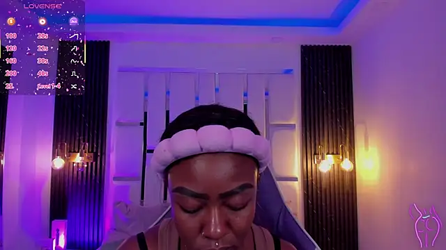 mia schwarz online show from October 2025 07:58:01 PM