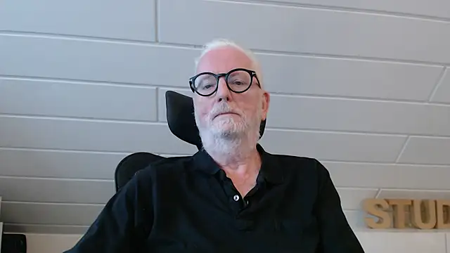 Snapshot of Greyhound70 chatting on September 2025 08:04:01 AM Greyhound70 online show from September 2025 08:04:01 AM