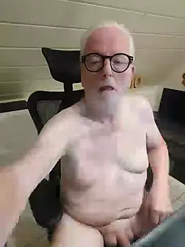 Snapshot of Greyhound70 chatting on October 2025 11:00:02 PM Greyhound70 online show from October 2025 11:00:02 PM