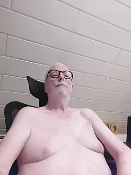 Snapshot of Greyhound70 chatting on November 2025 04:51:02 PM Greyhound70 online show from November 2025 04:51:02 PM