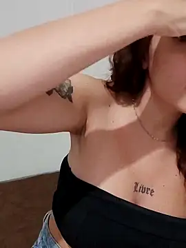 Snapshot of Sweet-diamondxxx chatting on February 2025 10:30:02 PM Sweet-diamondxxx online show from February 2025 10:30:02 PM