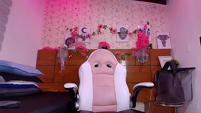 Snapshot of aisha_sh chatting on September 2025 11:54:02 AM aisha sh online show from September 2025 11:54:02 AM