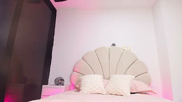 Snapshot of aisha_sh chatting on October 2025 11:58:01 AM aisha sh online show from October 2025 11:58:01 AM