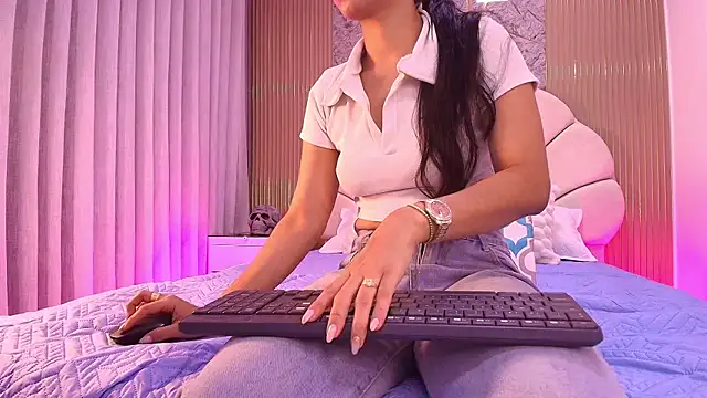 Snapshot of aisha_sh chatting on November 2025 11:56:02 AM aisha sh online show from November 2025 11:56:02 AM