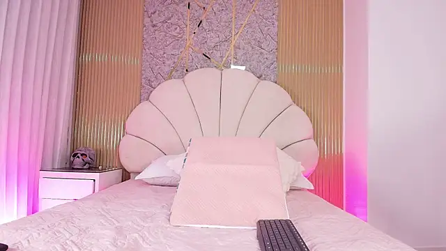 Snapshot of aisha_sh chatting on November 2025 12:04:02 PM aisha sh online show from November 2025 12:04:02 PM