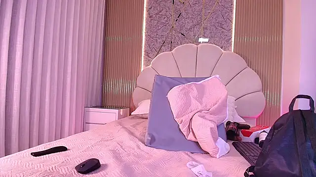 Snapshot of aisha_sh chatting on November 2025 12:05:02 PM aisha sh online show from November 2025 12:05:02 PM