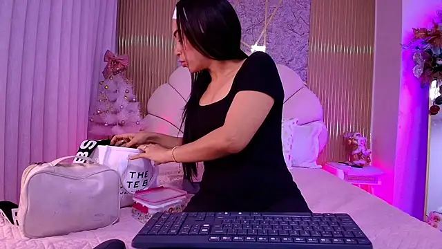 Snapshot of aisha_sh chatting on November 2025 11:54:02 AM aisha sh online show from November 2025 11:54:02 AM