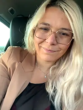 EmyLana online show from November 2025 06:24:02 AM