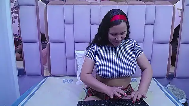 Snapshot of Saylor_Lee22 chatting on May 2026 03:24:01 AM Saylor Lee22 online show from May 2026 03:24:01 AM