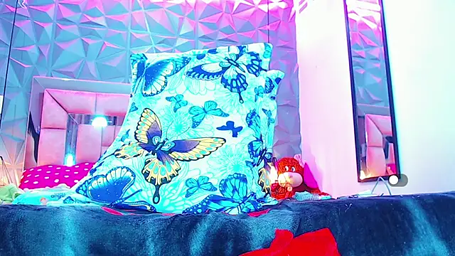 Snapshot of Doll_IvannaTs chatting on December 2024 06:06:02 AM Doll IvannaTs online show from December 2024 06:06:02 AM