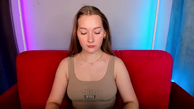 Snapshot of AlinaVice chatting on December 2025 01:04:02 AM AlinaVice online show from December 2025 01:04:02 AM