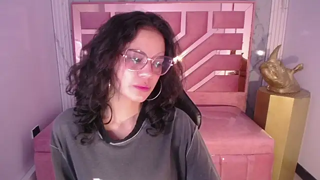 Snapshot of Tyna_ch chatting on December 2024 08:04:02 PM Tyna ch online show from December 2024 08:04:02 PM