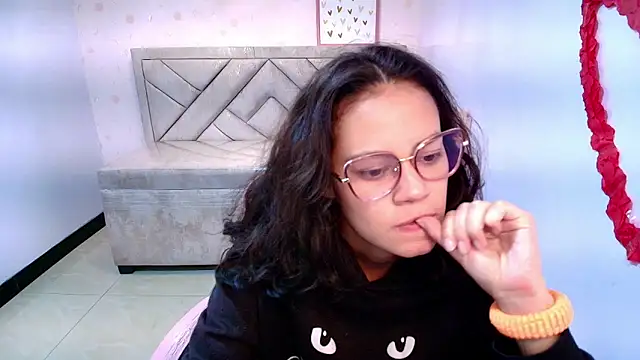 Snapshot of Tyna_ch chatting on February 2025 04:24:02 PM Tyna ch online show from February 2025 04:24:02 PM