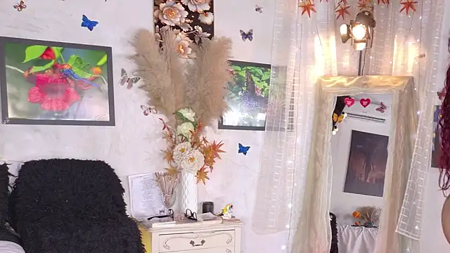 Snapshot of Kyara_Queen chatting on November 2025 06:23:02 PM Kyara Queen online show from November 2025 06:23:02 PM