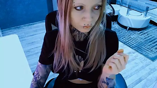 InesGold online show from April 2026 03:28:01 PM