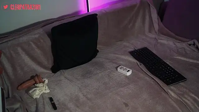 Cleopatra3101 online show from February 2025 01:19:02 PM