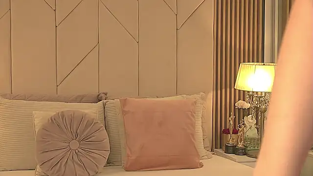 Snapshot of Blanche_Summer chatting on February 2026 01:56:02 PM Blanche Summer online show from February 2026 01:56:02 PM