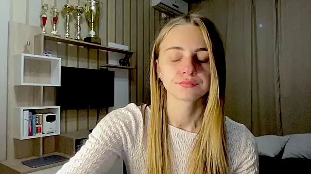 GraceTorrez online show from October 2025 05:22:02 PM