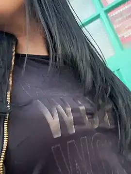 Snapshot of Sara_luna_ chatting on January 2025 10:46:02 PM Sara luna online show from January 2025 10:46:02 PM