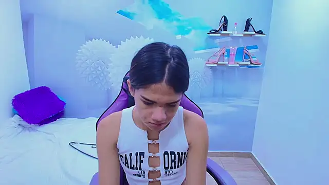 Snapshot of DEMI_LEED chatting on November 2025 11:43:02 AM DEMI LEED online show from November 2025 11:43:02 AM