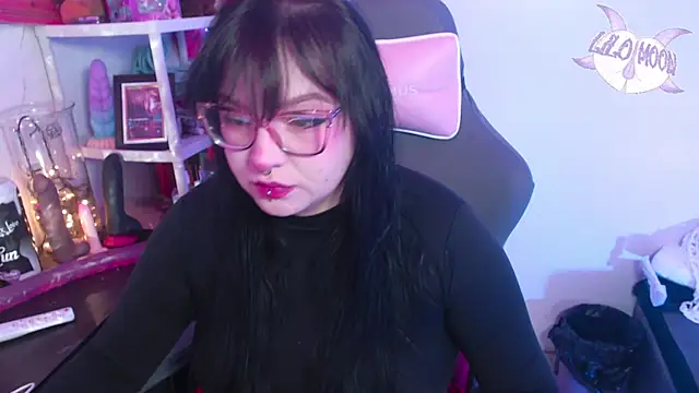 Snapshot of LiloMoon69 chatting on January 2025 03:40:02 AM LiloMoon69 online show from January 2025 03:40:02 AM