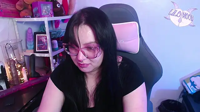 Snapshot of LiloMoon69 chatting on January 2025 06:03:02 AM LiloMoon69 online show from January 2025 06:03:02 AM