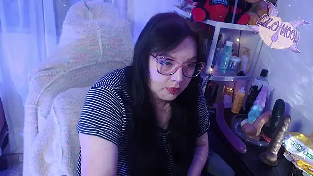 Snapshot of LiloMoon69 chatting on March 2025 04:01:01 AM LiloMoon69 online show from March 2025 04:01:01 AM