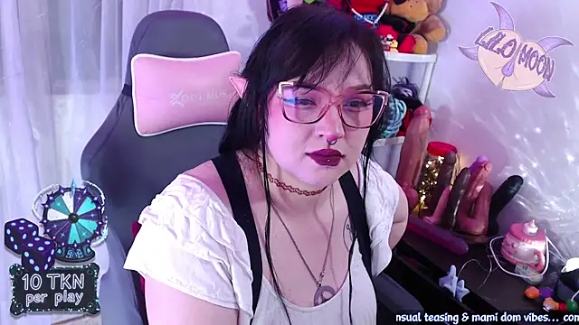 Snapshot of LiloMoon69 chatting on December 2025 02:04:02 PM LiloMoon69 online show from December 2025 02:04:02 PM