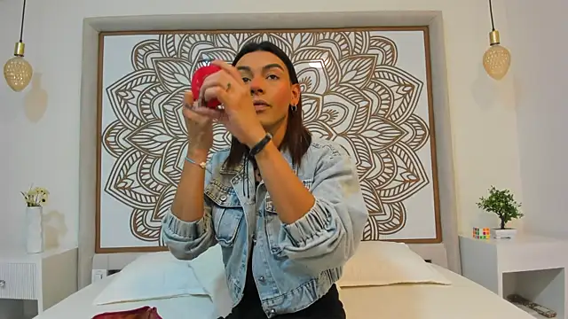 Snapshot of Maiskeen_Zamara chatting on December 2024 08:49:02 PM Maiskeen Zamara online show from December 2024 08:49:02 PM