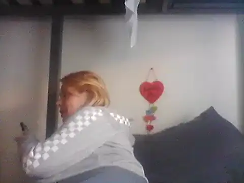 Snapshot of burrkitty chatting on December 2024 08:40:01 PM burrkitty online show from December 2024 08:40:01 PM