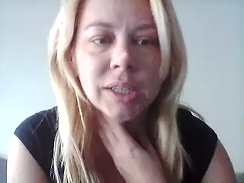 Snapshot of burrkitty chatting on December 2024 08:44:01 PM burrkitty online show from December 2024 08:44:01 PM