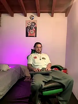 Valentino Xander online show from December 2025 01:21:02 AM