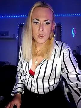 Snapshot of Connie_Pepper chatting on February 2025 12:52:01 AM Connie Pepper online show from February 2025 12:52:01 AM