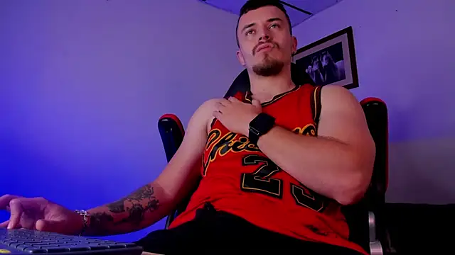 Snapshot of james_connor2 chatting on December 2024 07:03:02 PM james connor2 online show from December 2024 07:03:02 PM