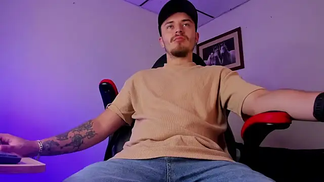 Snapshot of james_connor2 chatting on January 2025 06:54:02 PM james connor2 online show from January 2025 06:54:02 PM