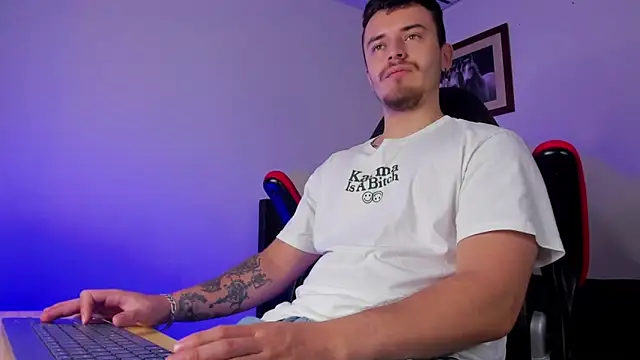 Snapshot of james_connor2 chatting on January 2025 02:28:01 PM james connor2 online show from January 2025 02:28:01 PM