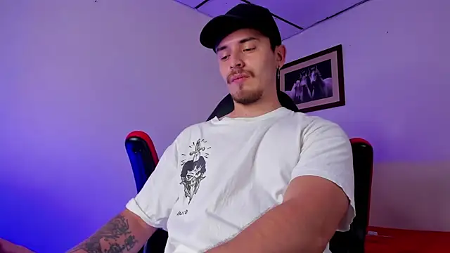 Snapshot of james_connor2 chatting on January 2025 06:52:01 PM james connor2 online show from January 2025 06:52:01 PM