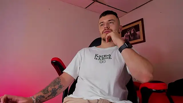 Snapshot of james_connor2 chatting on January 2025 07:00:02 PM james connor2 online show from January 2025 07:00:02 PM