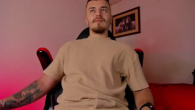 Snapshot of james_connor2 chatting on January 2025 06:43:02 PM james connor2 online show from January 2025 06:43:02 PM