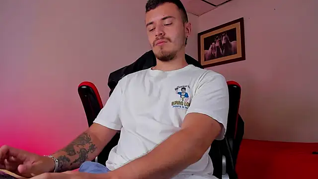 Snapshot of james_connor2 chatting on February 2025 07:06:02 PM james connor2 online show from February 2025 07:06:02 PM