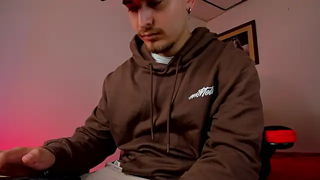 Snapshot of james_connor2 chatting on February 2025 07:28:02 PM james connor2 online show from February 2025 07:28:02 PM