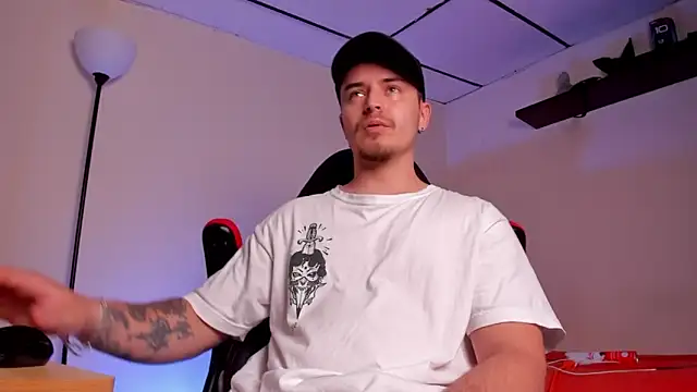 Snapshot of james_connor2 chatting on October 2025 07:02:02 PM james connor2 online show from October 2025 07:02:02 PM