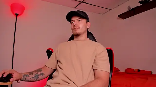 Snapshot of james_connor2 chatting on October 2025 07:03:01 PM james connor2 online show from October 2025 07:03:01 PM