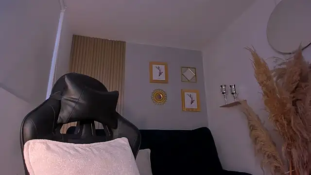 Snapshot of NatyFerrer_ chatting on October 2025 10:58:02 AM NatyFerrer online show from October 2025 10:58:02 AM