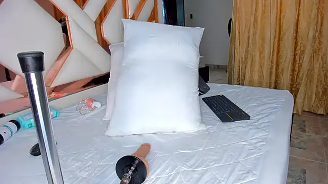 Snapshot of CintiaVega chatting on October 2025 12:09:01 PM CintiaVega online show from October 2025 12:09:01 PM