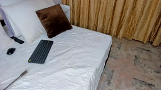 Snapshot of CintiaVega chatting on November 2025 11:33:02 AM CintiaVega online show from November 2025 11:33:02 AM