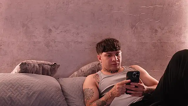 Snapshot of Nicky_and_Blake chatting on November 2025 08:08:02 PM Nicky and Blake online show from November 2025 08:08:02 PM