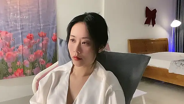 Snapshot of -rosiie- chatting on February 2025 03:04:02 PM -rosiie- online show from February 2025 03:04:02 PM