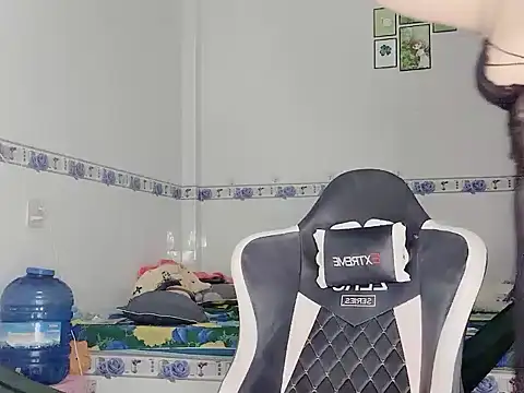 Snapshot of family196 chatting on September 2025 04:17:02 AM family196 online show from September 2025 04:17:02 AM