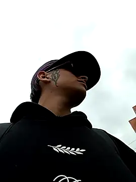 Snapshot of Cuervo_maniaco chatting on December 2024 04:43:01 PM Cuervo maniaco online show from December 2024 04:43:01 PM